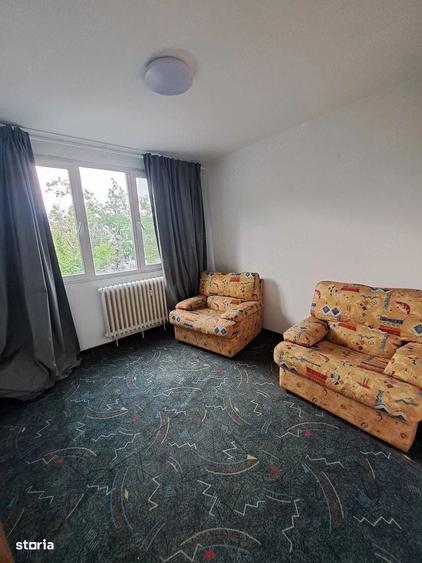 Apartament cu 3 camere decomandat în Drumul Taberei