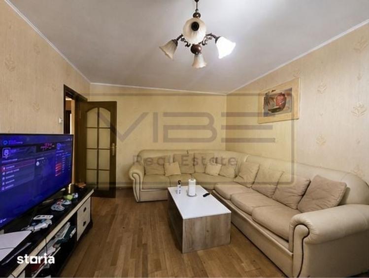 Apartament cu 4 camere decomandat în Central