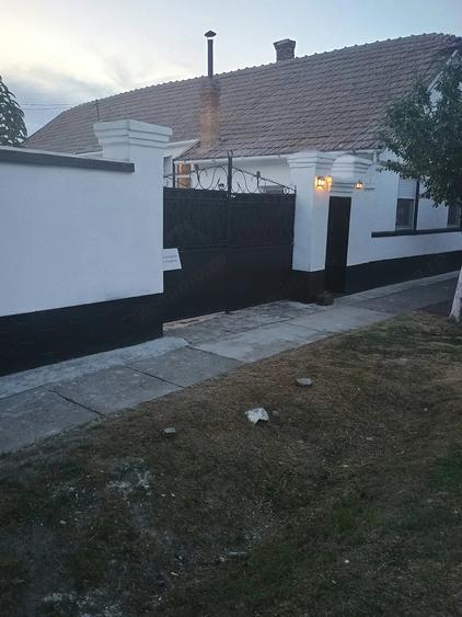 Casă cu Teren 1075 Mp în Central