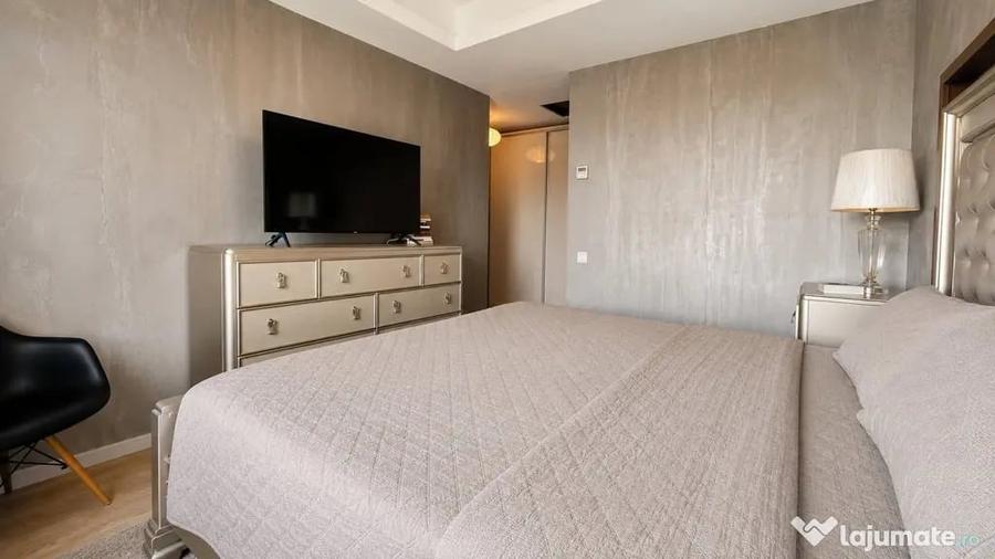 Apartament cu 4 camere semidecomandat în Sud