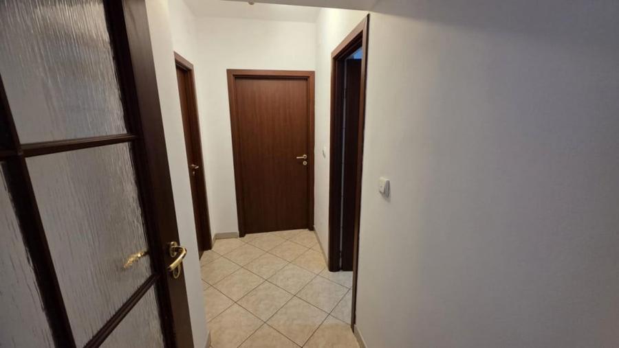 Apartament cu 3 camere semidecomandat în Unirii