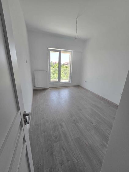 Apartament cu 3 camere semidecomandat în Lacul Morii