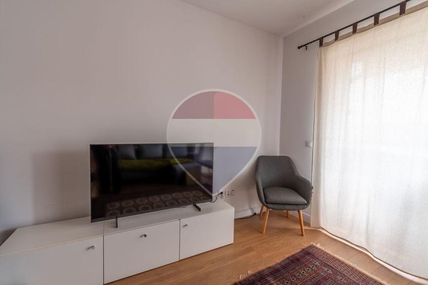 Apartament cu 2 camere semidecomandat, mobilat în Borhanci