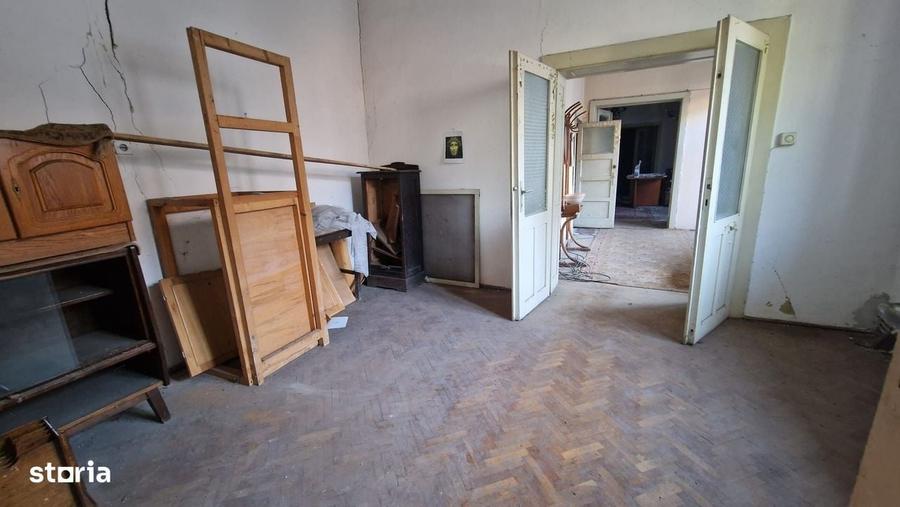 Casă cu 4 camere în Central