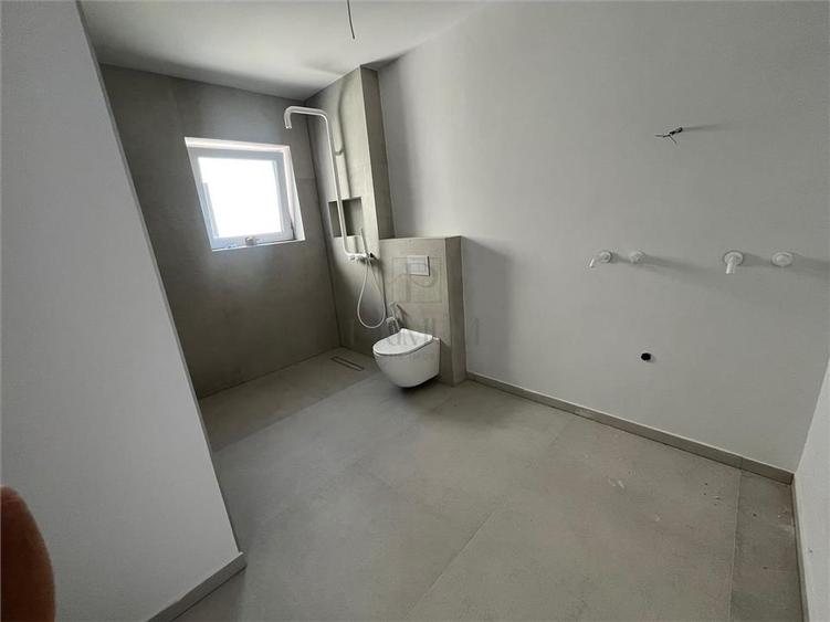 Penthouse cu 4 camere decomandat în Dumbrăvița