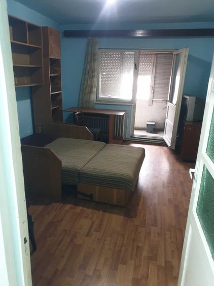 Apartament cu 4 camere decomandat în Soarelui