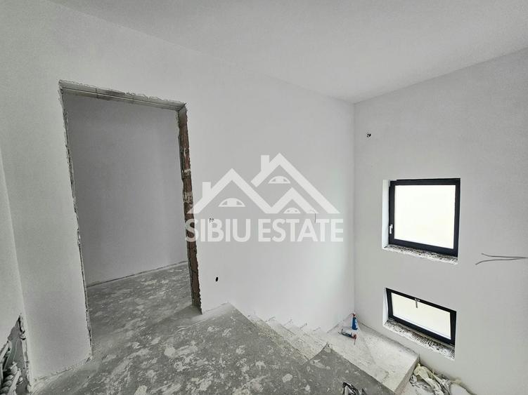 Casă individuală cu 4 camere cu Canalizare în Șelimbăr