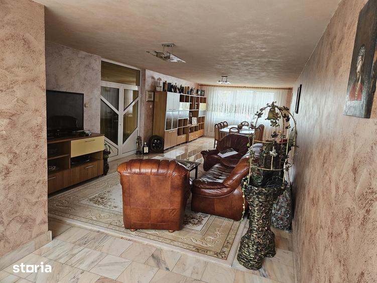Casă cu 6 camere cu Teren 800 Mp în Micești