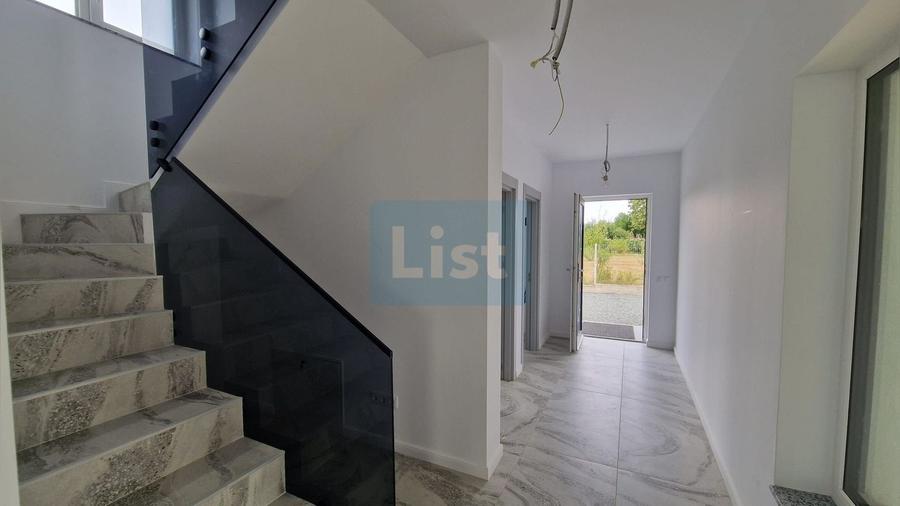 Casă cu 4 camere cu Teren 412 Mp în Săsar