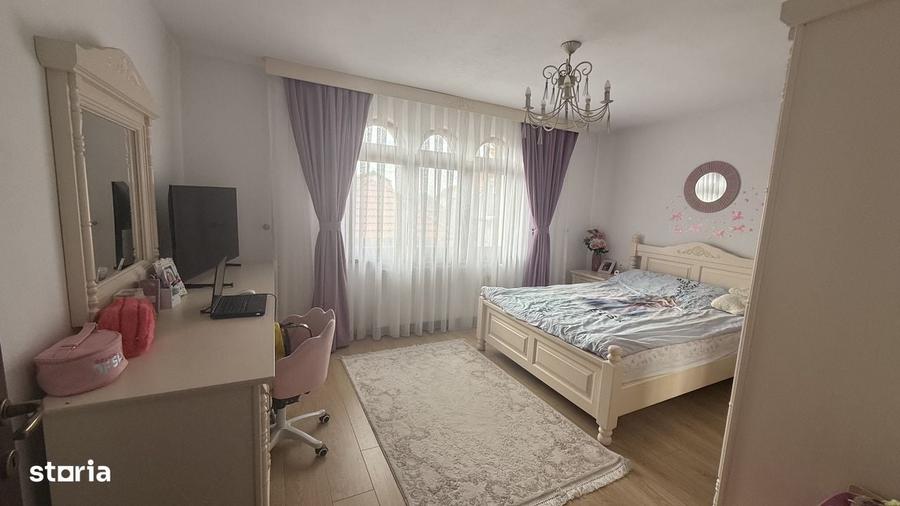 Casă cu 4 camere cu Teren 433 Mp în Central