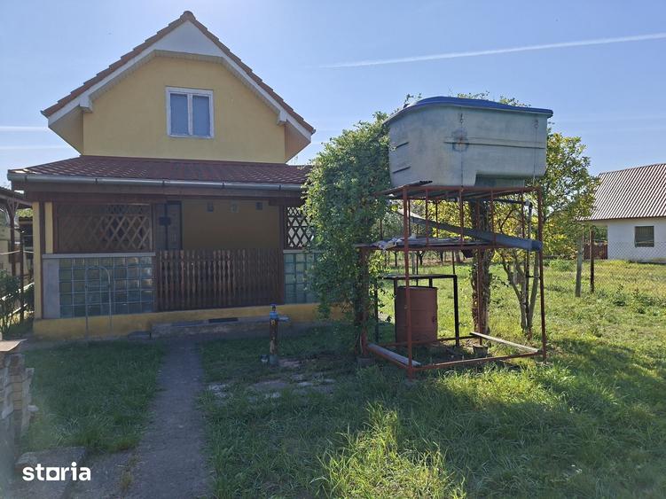 Casă cu 2 camere cu Teren 500 Mp în Bercu Roșu