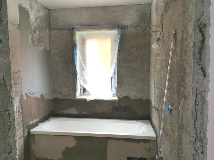Apartament cu 4 camere decomandat în Tractorul
