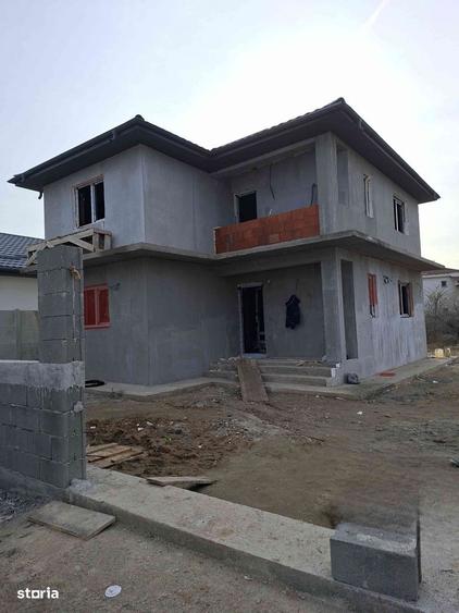 Casă cu 4 camere în Preajba