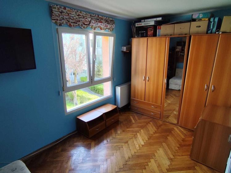 Apartament cu 3 camere semidecomandat în Astra