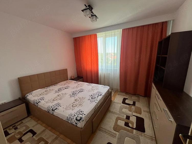 Vand Aartament de 3 camere mobilat pe Bld. Oituz in Onesti - 1