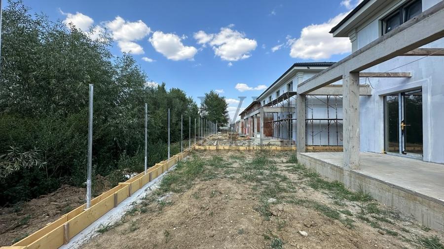 Duplex cu 5 camere cu Canalizare în Moșnița Nouă