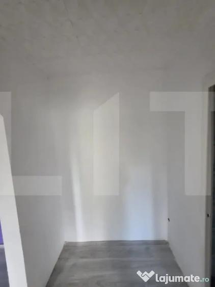 Apartament cu 3 camere semidecomandat în Ciucului