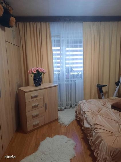 Apartament cu 3 camere semidecomandat în Central