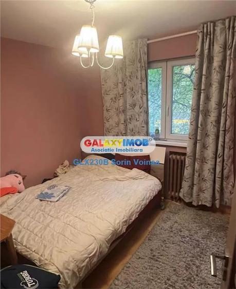 Apartament cu 4 camere semidecomandat, mobilat în Tei