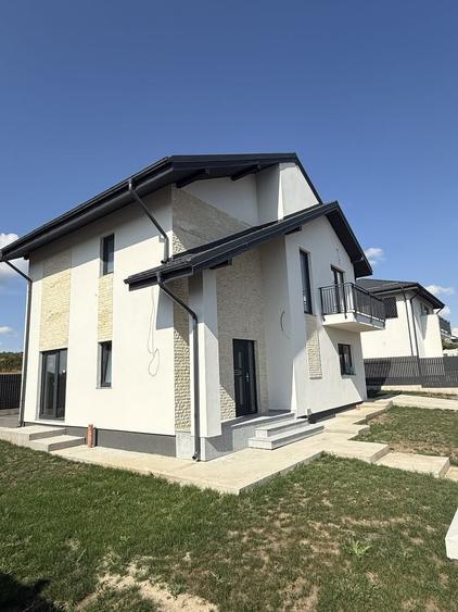 Casă cu 4 camere în Valea Adâncă