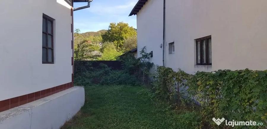 Casă cu 4 camere cu Teren 221 Mp în Corbi