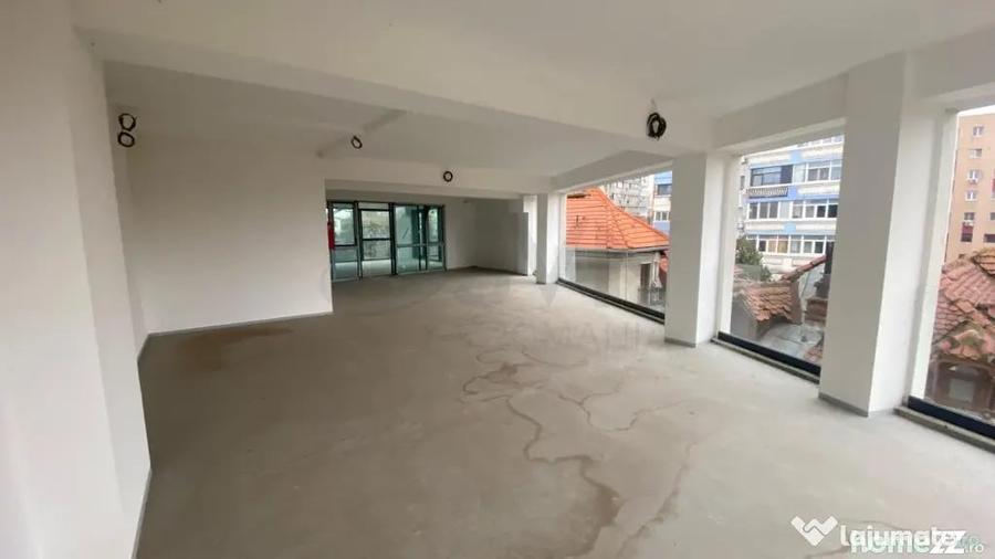 Casă cu 7 camere cu Teren 268 Mp în Dorobanți