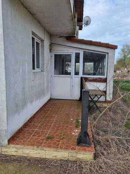 Casă cu 4 camere în Uzlina