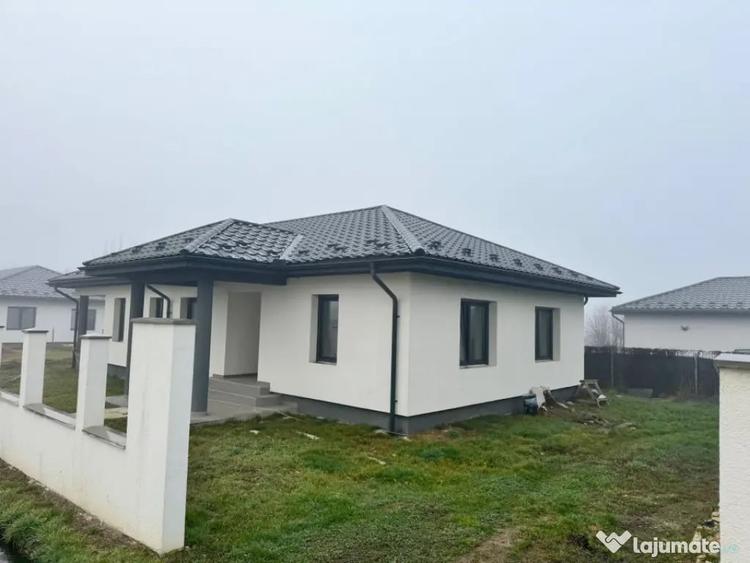 Casă cu 4 camere cu Teren 600 Mp în Satu Nou de Jos