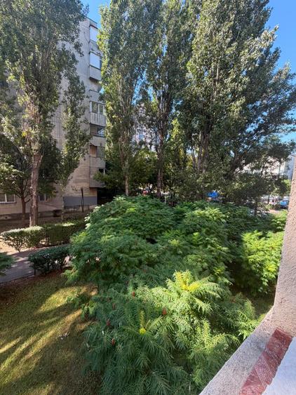 Apartament cu 3 camere decomandat în Văcăresti