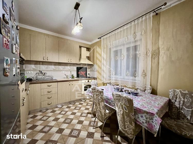 Casă cu 5 camere decomandat cu Teren 396 Mp în Plopi