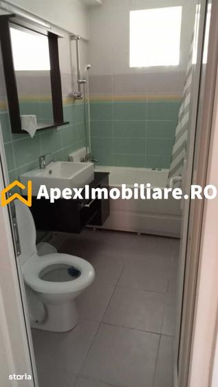 Apartament cu 3 camere decomandat în Titan