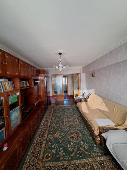 Apartament cu 4 camere decomandat în Crângași