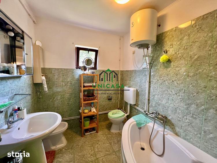 Casă cu 7 camere cu Teren 600 Mp în Central