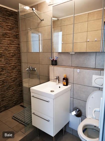 Apartament cu 4 camere semidecomandat, mobilat în Central