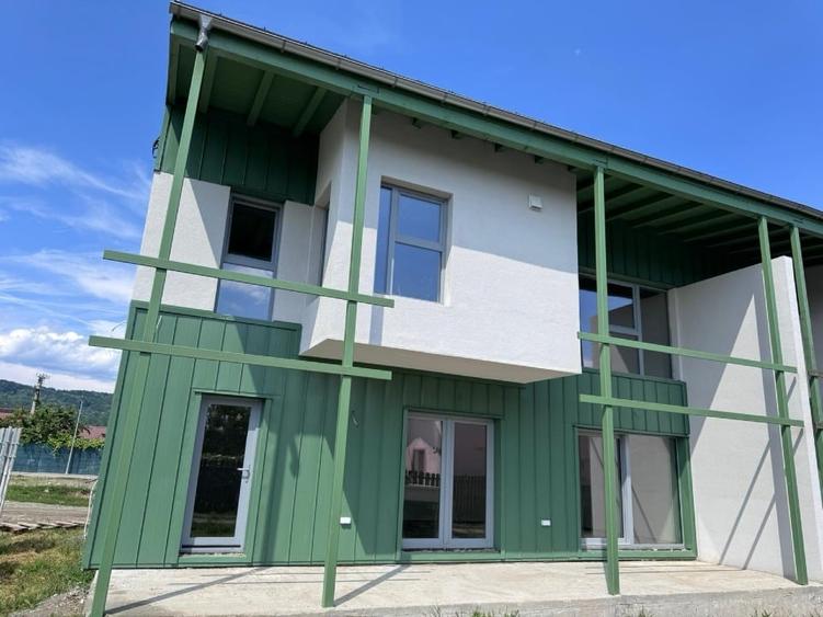 Casă individuală cu 4 camere cu Teren 270 Mp în 1 Mai