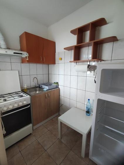 Garsonieră decomandată în Titan