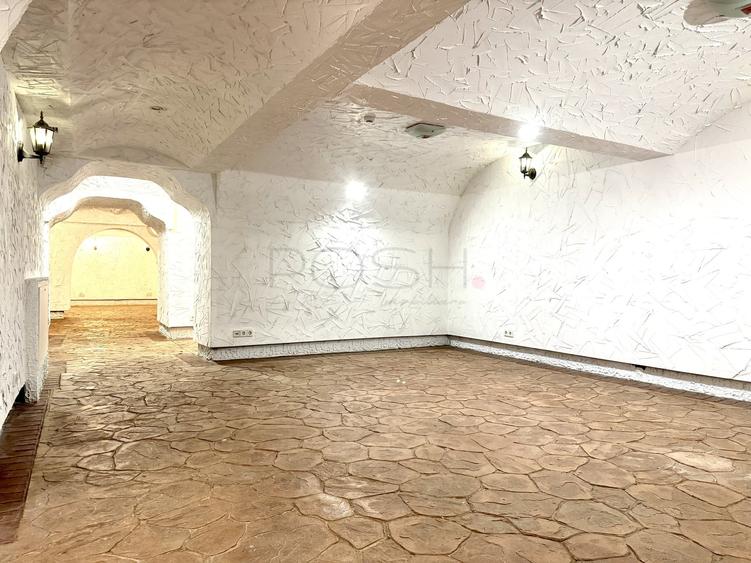 Casă individuală cu 10 camere cu Canalizare în Băneasa