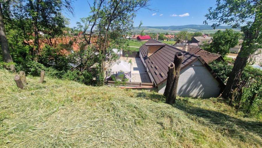 Casă cu 3 camere în Rotbav