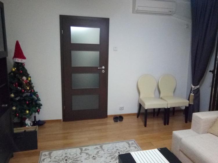 Apartament cu 3 camere semidecomandat în Teiul Doamnei