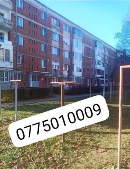 Apartament cu 3 camere semidecomandat în Central