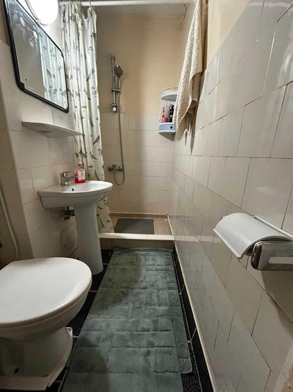 Apartament cu 3 camere semidecomandat în Plopilor