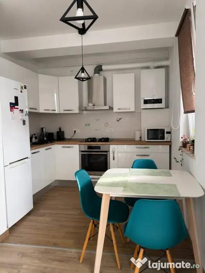 Apartament de 2 camere de inchiriat -- bloc nou, parcare inclusa, central - 4