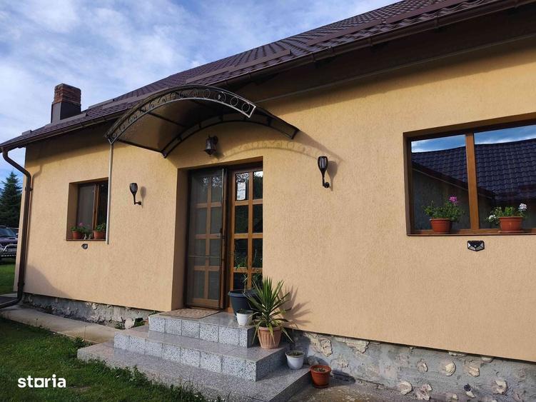 Casă cu 4 camere în Lerești