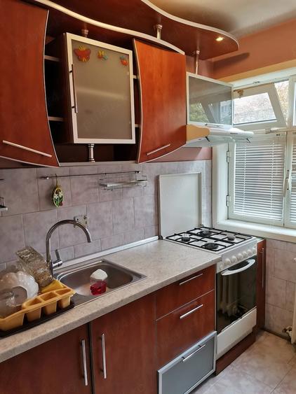 Apartament cu 4 camere semidecomandat în Dacia