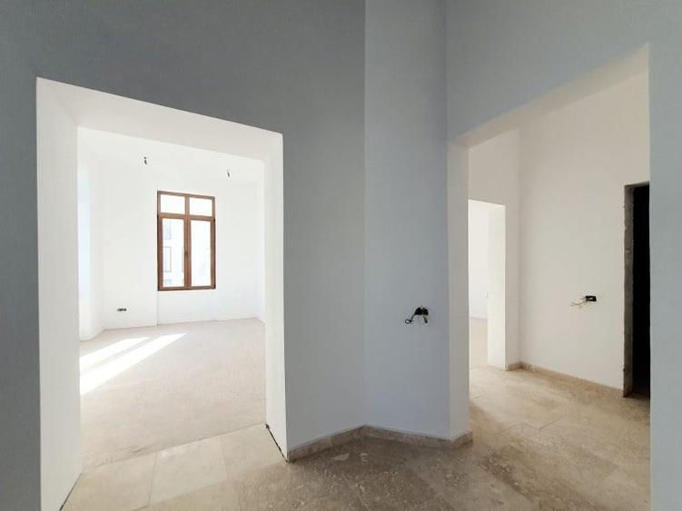 Casă cu 16 camere cu Teren 665 Mp în Universitate