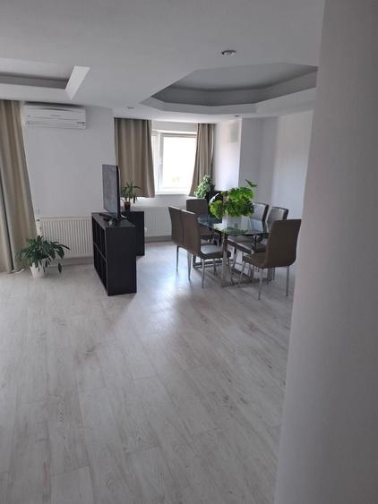 Apartament cu 4 camere decomandat, mobilat în Herăstrău