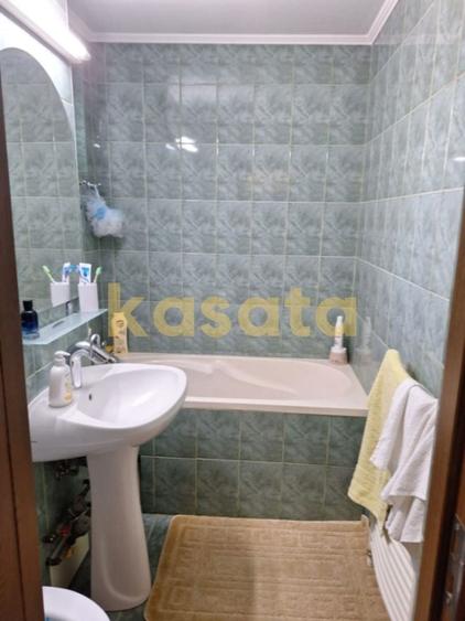 Apartament cu 3 camere decomandat, mobilat în Titan