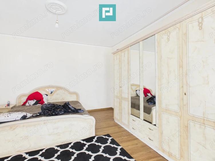 Apartament cu 3 camere în Intim