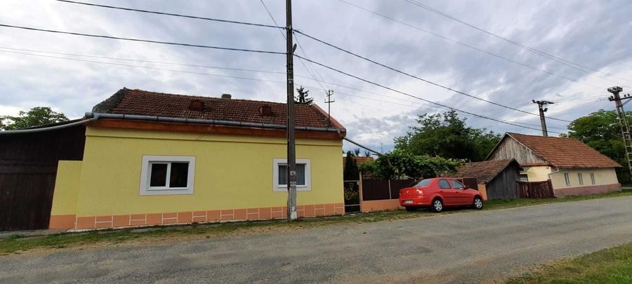 Casă cu 3 camere în Câmpulung la Tisa