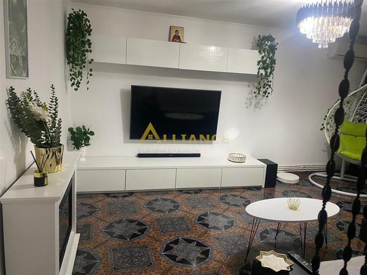 Apartament cu 3 camere decomandat, mobilat în Central